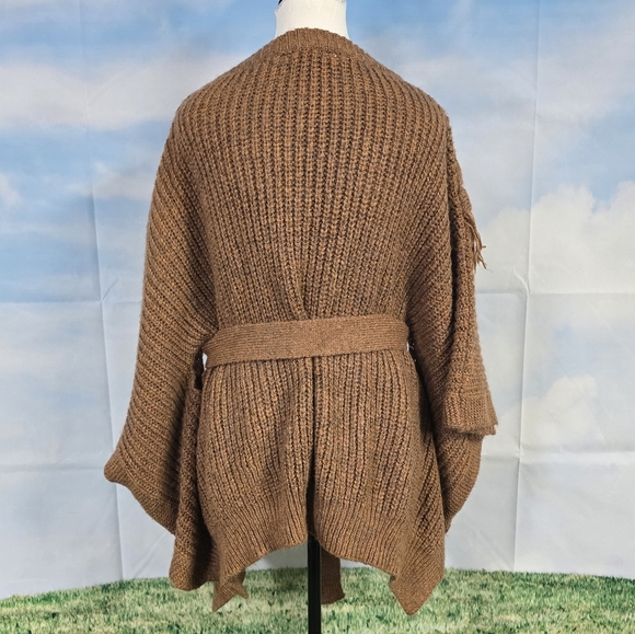 DAVID & DANI | CABLE KNIT BELTED BAT WING FRINGED SWEATER - Picture 5 of 16